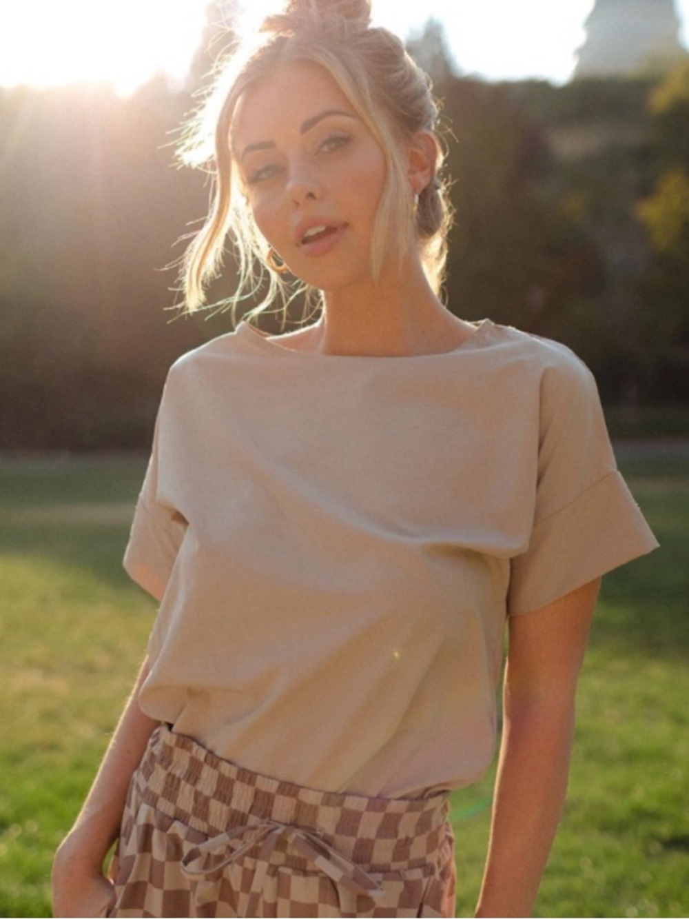 Albion The Boss Tee Short-Sleeve Crewneck Tee in Light Beige - Cobblestone